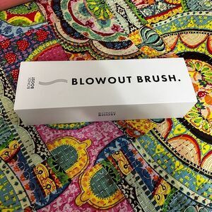 NIB Bondi Boost Blowout Brush